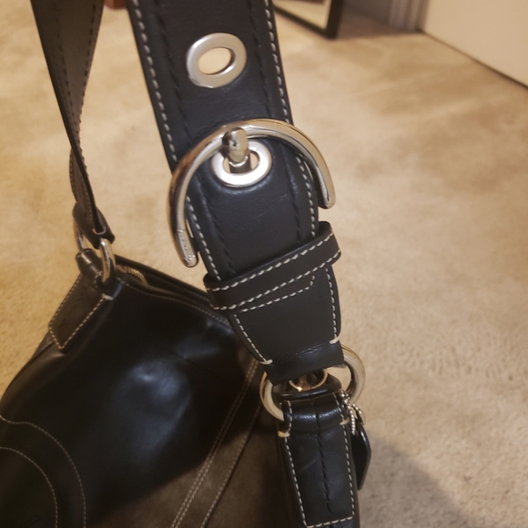 Coach small black leather shoulder bag - Picture 1 of 2
